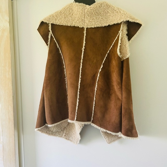 Suede and Fur Vest - Picture 2 of 6